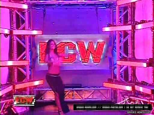 ECW_07-24-07_Miz_vs_Nunzio_w-Extreme_Expose_at_ringside_avi_000072839.jpg