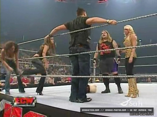 ECW_10-02-07_Balls_Mahoney-Kelly_Kelly-Miz_w-Extreme_Expose_ring_segment_avi_000148260.jpg