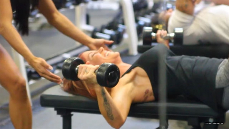 VIDEOS_-_Working_Out_Your_Chest_On_The_Knockouts_Workout_-_Ep__5_MKV_20150903_131415_967.jpg
