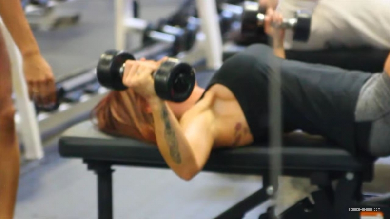 VIDEOS_-_Working_Out_Your_Chest_On_The_Knockouts_Workout_-_Ep__5_MKV_20150903_131431_279.jpg