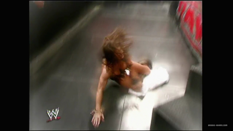 WWE_Monday_Night_Raw_2007_11_05_720p_WEB_h264-HEEL_mp4_001178996.jpg