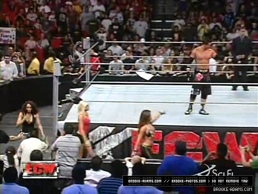 ECW_07-24-07_Miz_vs_Nunzio_w-Extreme_Expose_at_ringside_avi_000087787.jpg