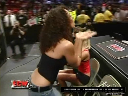 ECW_07-24-07_Miz_vs_Nunzio_w-Extreme_Expose_at_ringside_avi_000098298.jpg