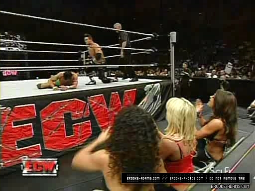 ECW_07-24-07_Miz_vs_Nunzio_w-Extreme_Expose_at_ringside_avi_000206473.jpg