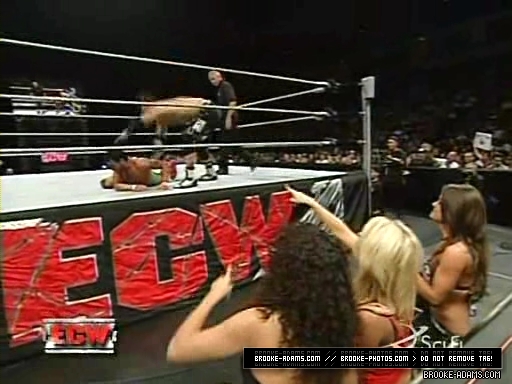ECW_07-24-07_Miz_vs_Nunzio_w-Extreme_Expose_at_ringside_avi_000207474.jpg
