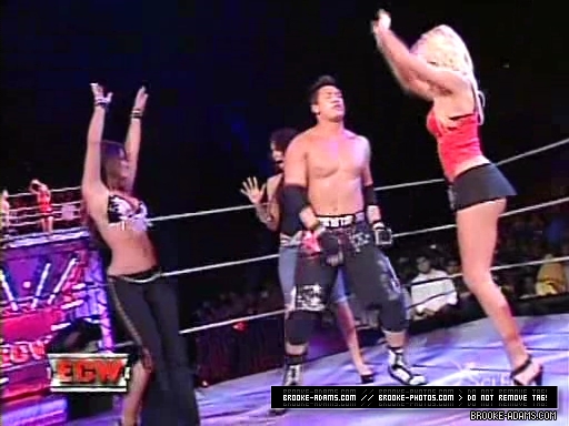 ECW_07-24-07_Miz_vs_Nunzio_w-Extreme_Expose_at_ringside_avi_000417317.jpg