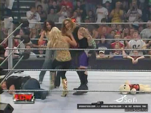 ECW_10-02-07_Balls_Mahoney-Kelly_Kelly-Miz_w-Extreme_Expose_ring_segment_avi_000160371.jpg
