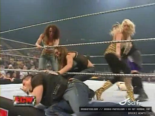 ECW_10-02-07_Balls_Mahoney-Kelly_Kelly-Miz_w-Extreme_Expose_ring_segment_avi_000162072.jpg