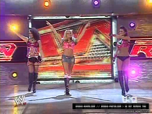 WWE_Raw_05_21_07_Divas_XviD_avi_000054354.jpg